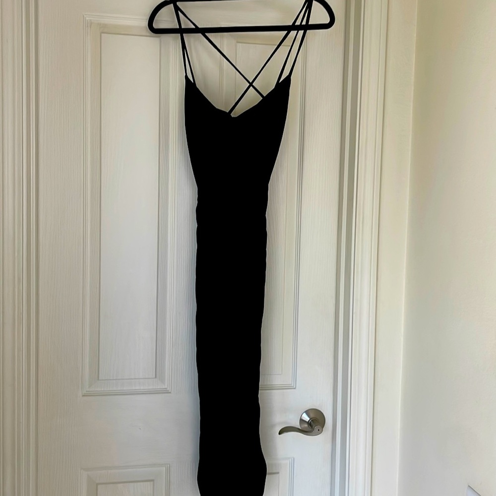 Black midriff cutout midi ruched dress